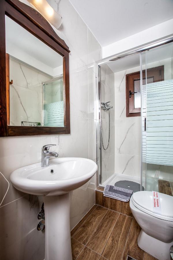 La Noi Guesthouse Szamarína Kültér fotó