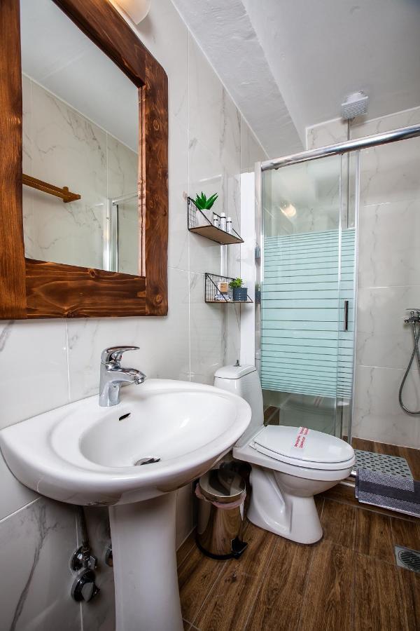 La Noi Guesthouse Szamarína Kültér fotó