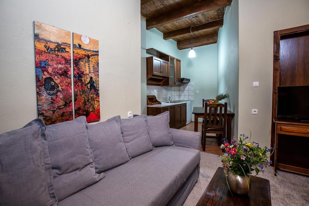 La Noi Guesthouse Szamarína Kültér fotó