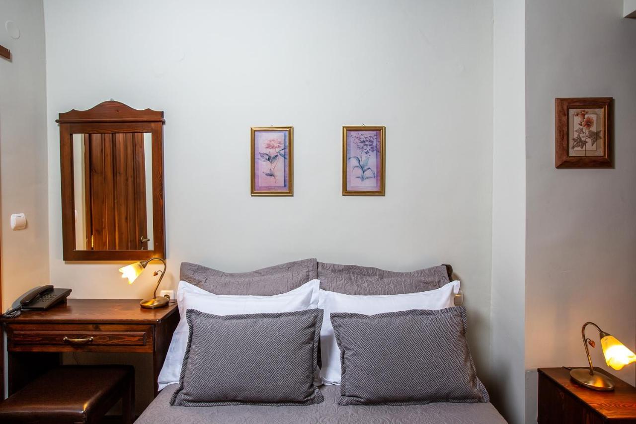 La Noi Guesthouse Szamarína Kültér fotó